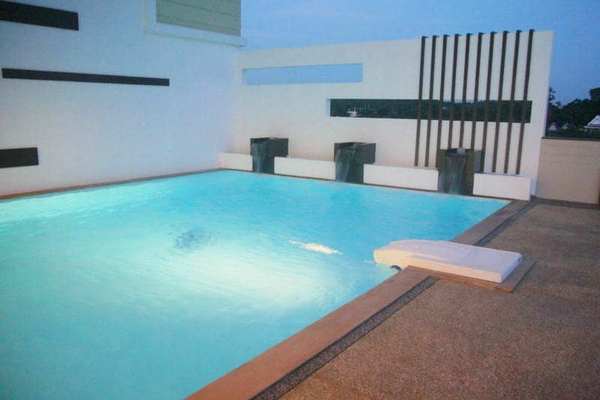 Eak Condoview Chonburi Exterior foto